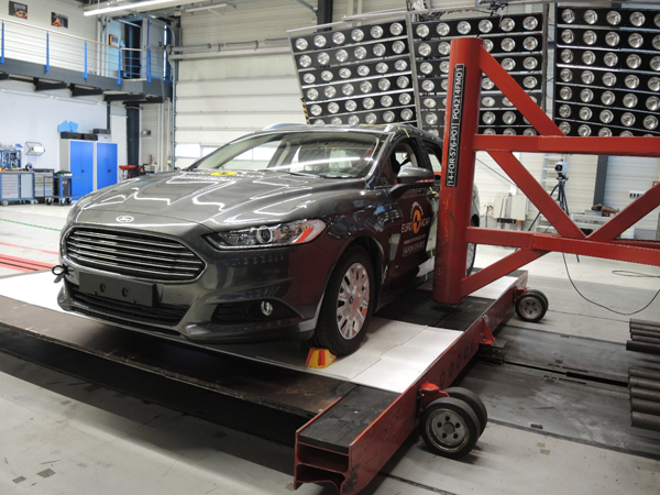 Ford Mondeo Euro NCAP side impact front
