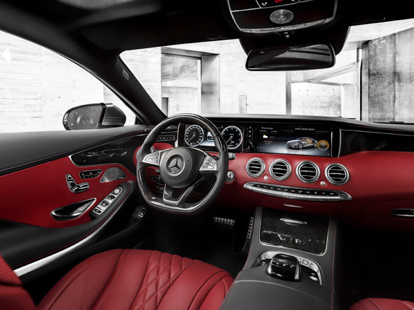 Mercedes-Benz S-Klasse Coupe dash red