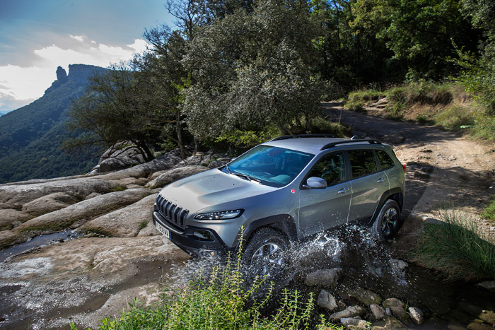 JEEP Cherokee Trailhawk action2