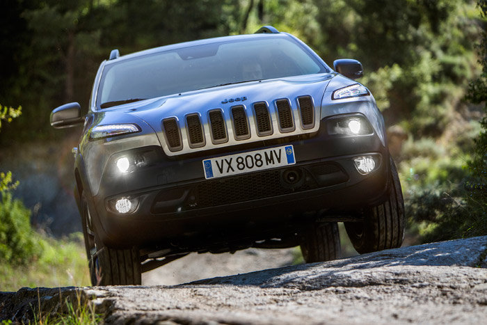 JEEP Cherokee Trailhawk action front