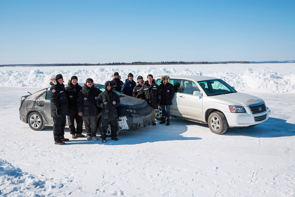 Toyota test waterstofauto FCHV vrieskou Amerika en Canada team