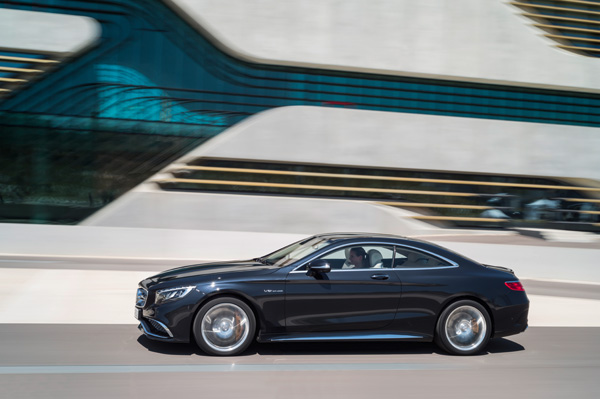 Nieuwe S 65 AMG Coupe side dynamic