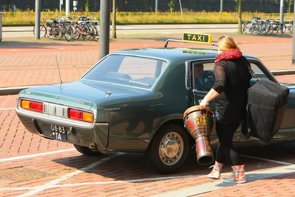 Maarten Spanjer taxichauffeur 50 jaar oude Toyota Crown passagier1