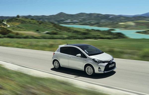De nieuwe Toyota Yaris white dynamic