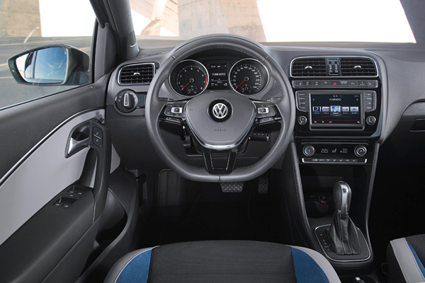 VW Polo Blue GT4 interieur dash