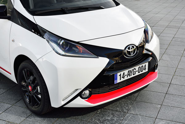 Toyota AYGO 2014 Introductie white nose