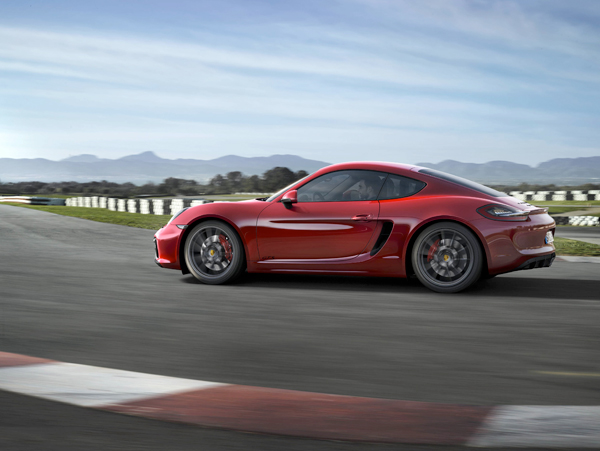 Porsche Cayman GTS dynamic side