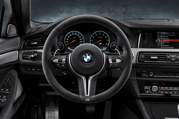 Gelimiteerde 600 pk 30 Jahre M5 sterkste BMW ooit steering wheel