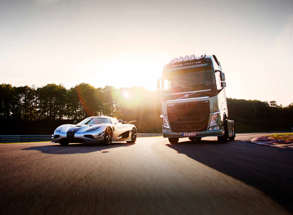 Volvo Trucks vs Koenigsegg racing2