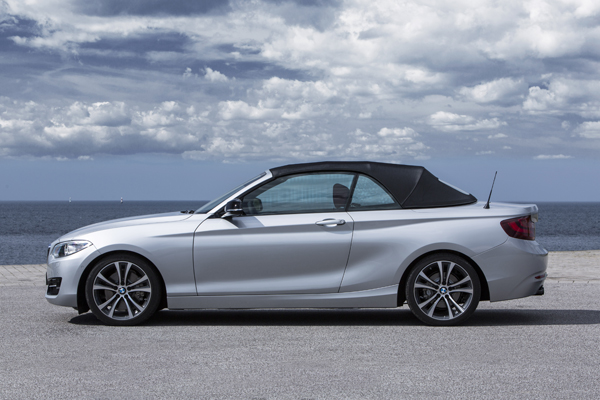 BMW nieuwe 2 Serie Cabrio side closed