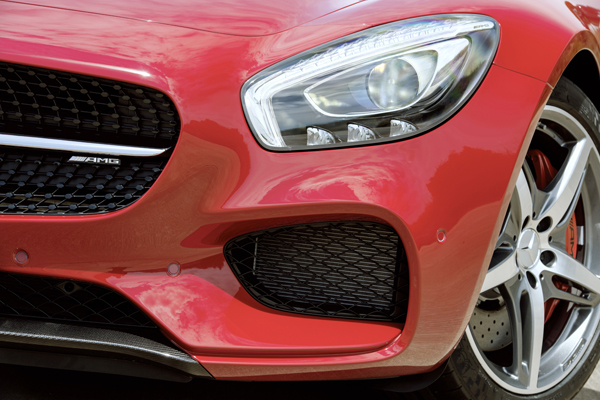 Nieuwe Mercedes-AMG GT red front detail