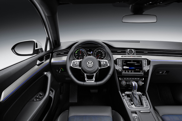 Volkswagen Passat GTE interieur