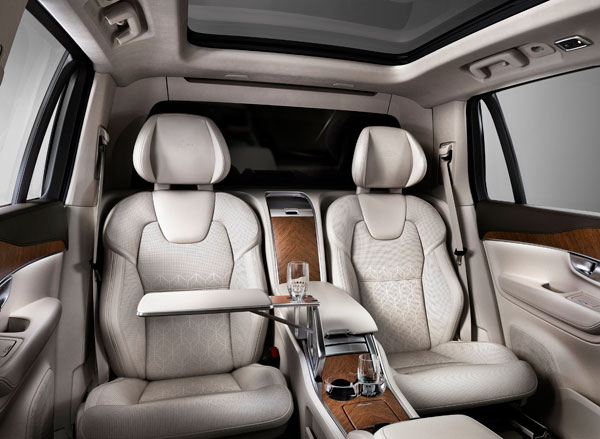 Volvo XC90 Excellence backseat