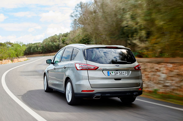 Nieuwe Ford S-MAX 2015 back dynamic2