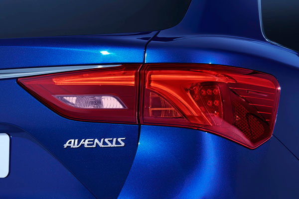 Toyota maakt alle prijzen Avensis bekend taillight