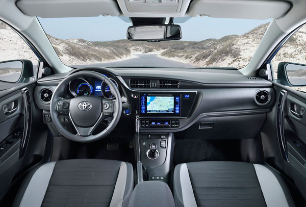 Toyota maakt alle prijzen uitvoeringen Auris bekend interieur