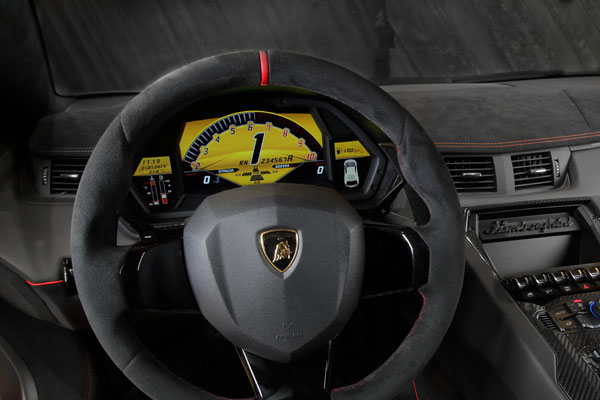 Lamborghini Aventador AutoRAI cockpit
