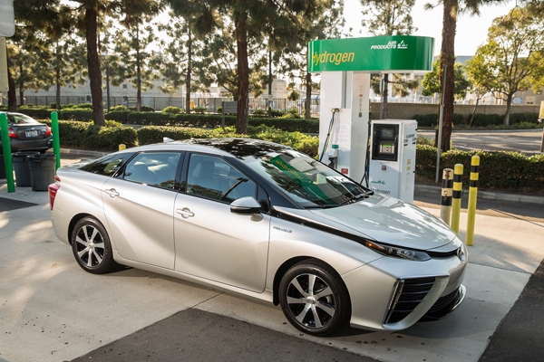 Japanse verkoop fuel cell Toyota Mirai overtreft verwachtingen tanken