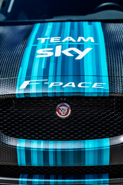 Jaguar F-PACE Team Sky bonnet