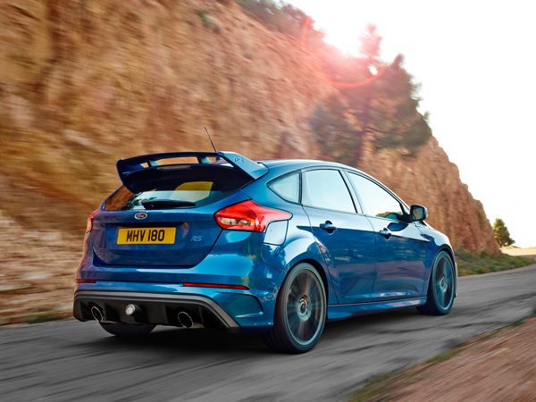 Ford Focus RS back dynamic
