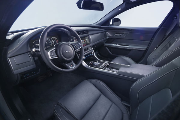 Jaguar XF S interieur