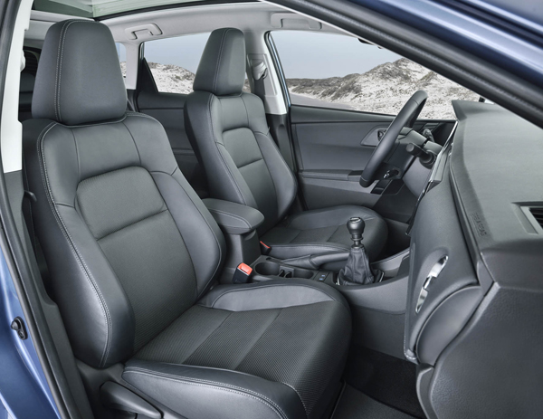 Nieuwe Toyota Auris nieuwe motoren veiliger interieur