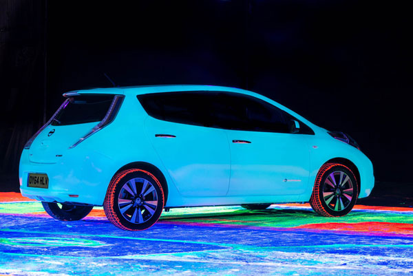 Nissan LEAF Glow in the Dark sideback