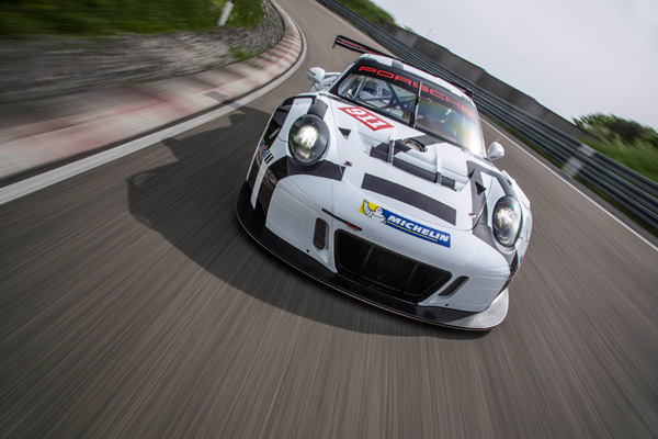 Porsche 911 GT3-R front dynamic