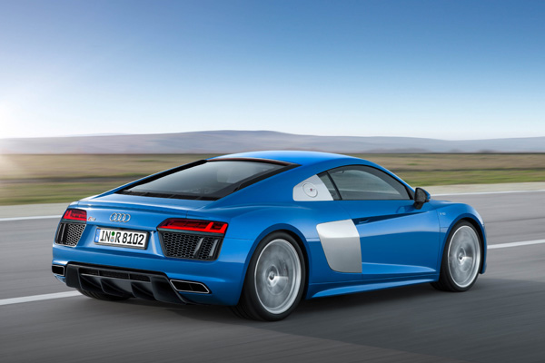 Audi R8 V10 dynamic back