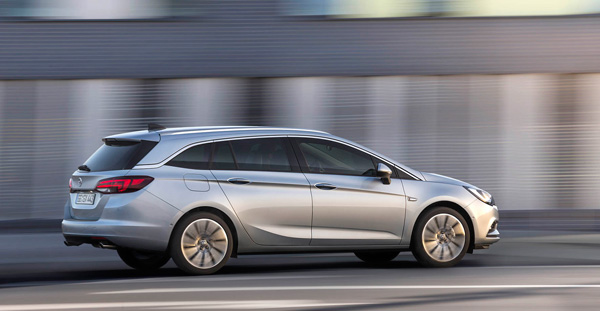 Opel Astra Sports Tourer premiere side dynamic