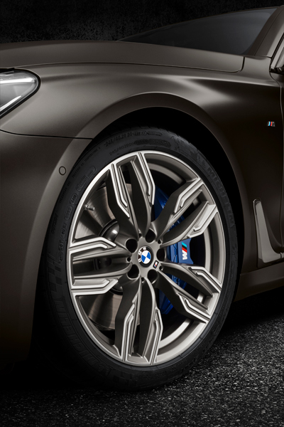BMW M760Li xDrive wheel