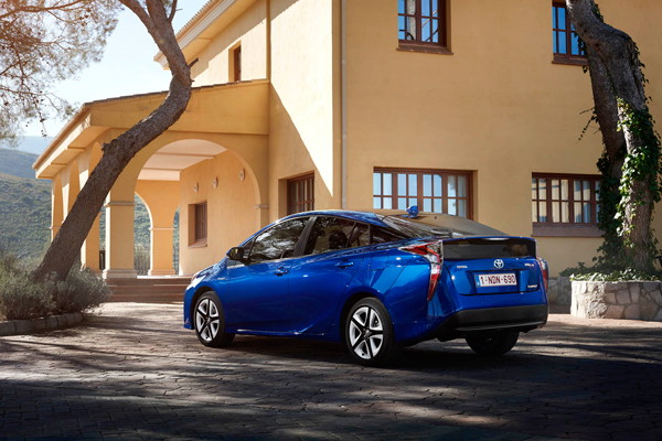 Toyota Prius 3kwback blue house