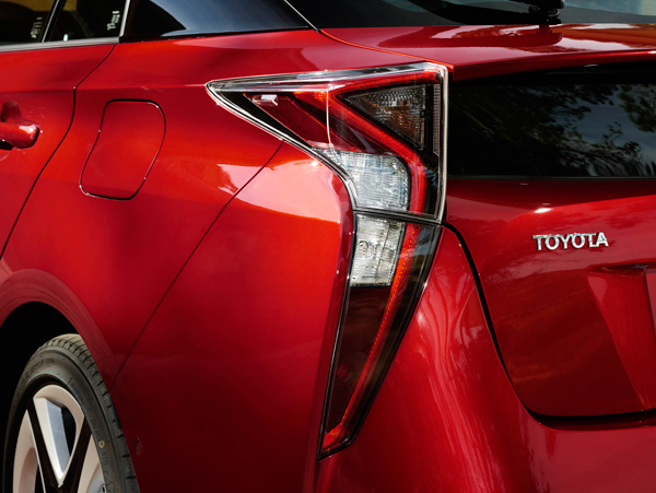 Toyota Prius 3kwback red detail