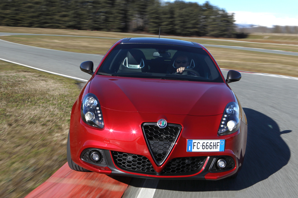 Alfa-Romeo Nuova-Giulietta red front
