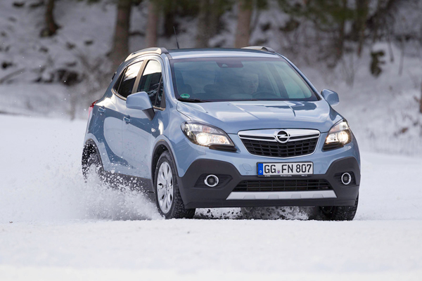 Opel Mokka red top half miljoen snow