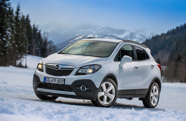 Opel Mokka red top half miljoen snow2