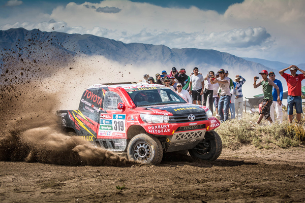 Toyota HiLux Dakar 2016 action