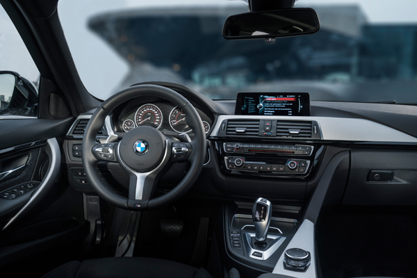 Nieuwe BMW 330e interieur