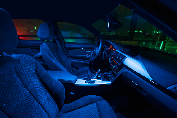 Nieuwe BMW 330e interieur blue