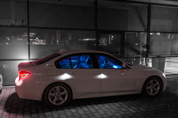 Nieuwe BMW 330e lights in exterieur
