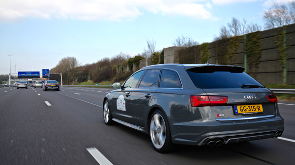 Audi A6 Avant Platoontest dynamic back