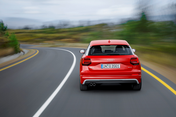 Audi Q2 red back dyn