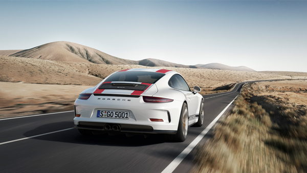 Porsche 911 R back dynamic