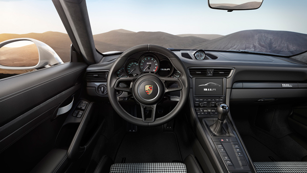 Porsche 911 R interior2