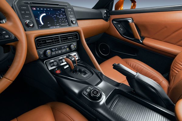 Nieuwe Nissan GT-R 2017 middenconsole