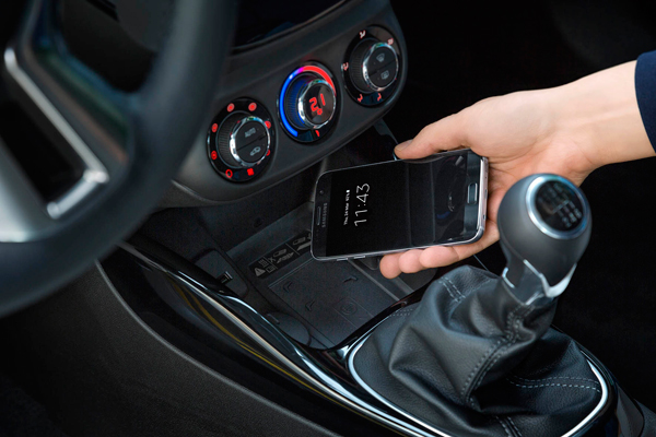 Opel draadloos opladen Smartphone plaatsen