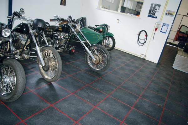 nieuwe vloer AW-motorfietsen-liggend-01