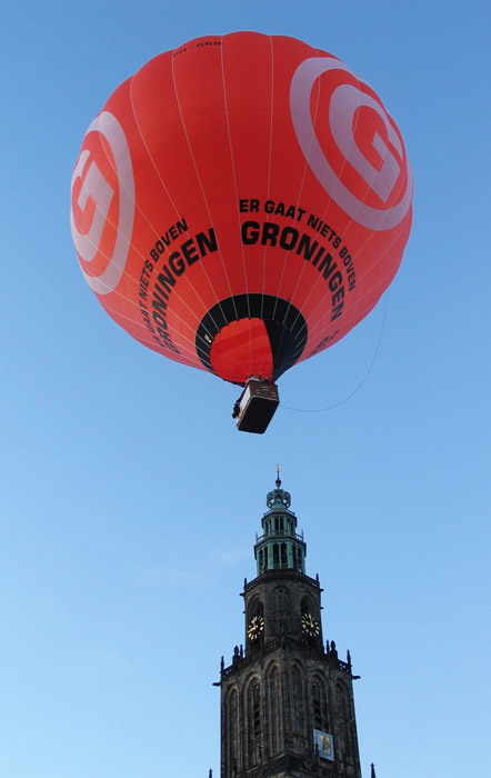 Luchtballon boven Martinitoren