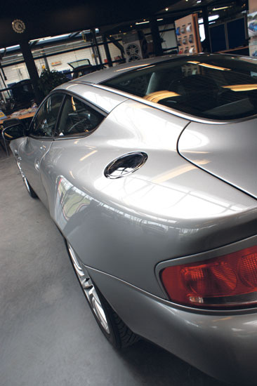 Aston Martin Vanquish test exterieur back