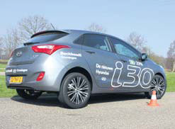 Hyundai i30 test slalom1